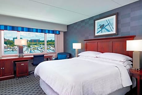 Guest room, 1 King, Marina view