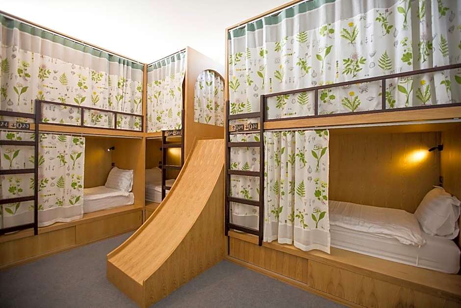 Memmoth Cafe & Hostel in Lampang