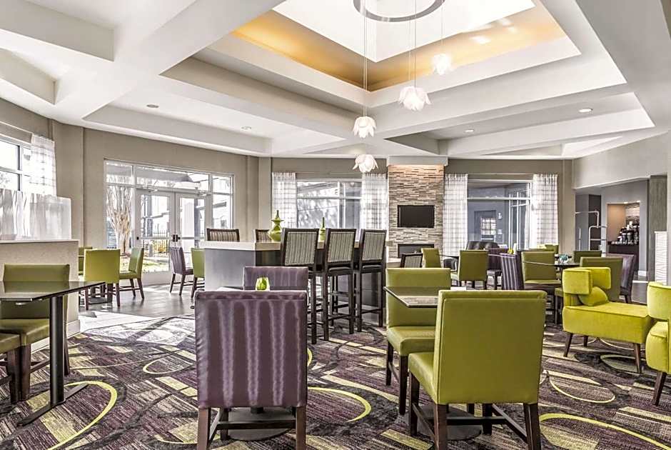 La Quinta Inn & Suites by Wyndham Alexandria Airport