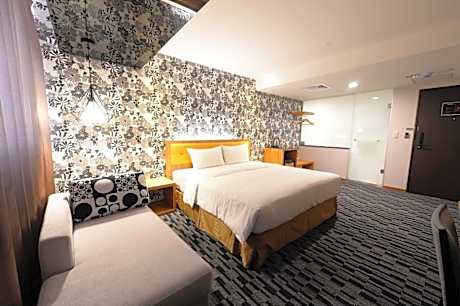 Resting Queen Room (3 hours, available between 11:30-19:00)