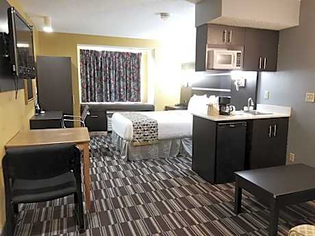 Queen Studio Suite - Mobility Access/Non-Smoking