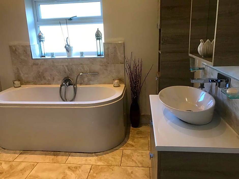 Rie's Retreat - The Emerald room