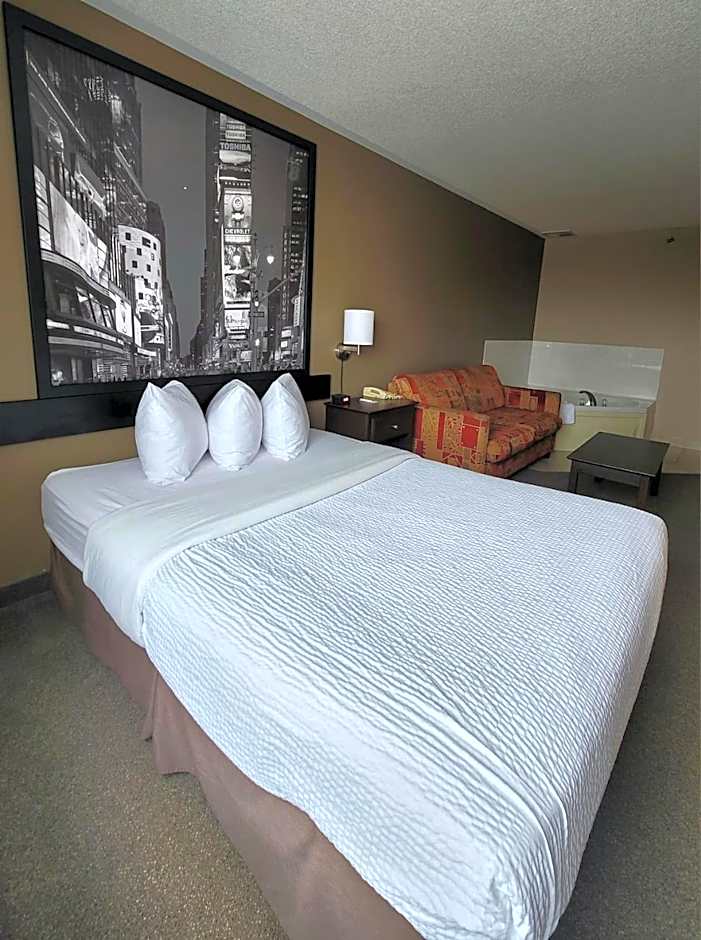 Photo 1 of 2 of Deluxe 1 Queen Bed Suite, Jetted Tub