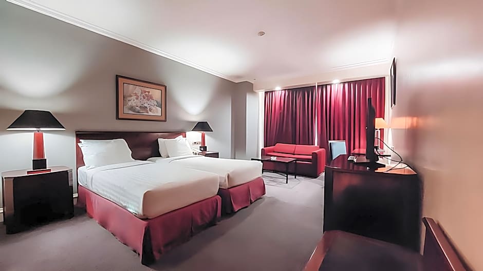 Surabaya Suites Hotel Powered by Archipelago