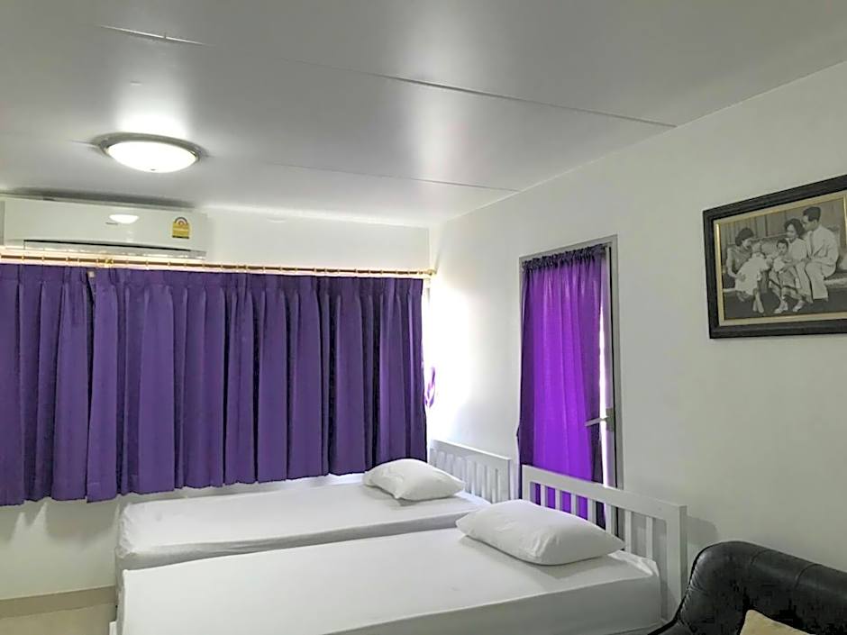 Baan Khun Rak – Bangkok, NY
