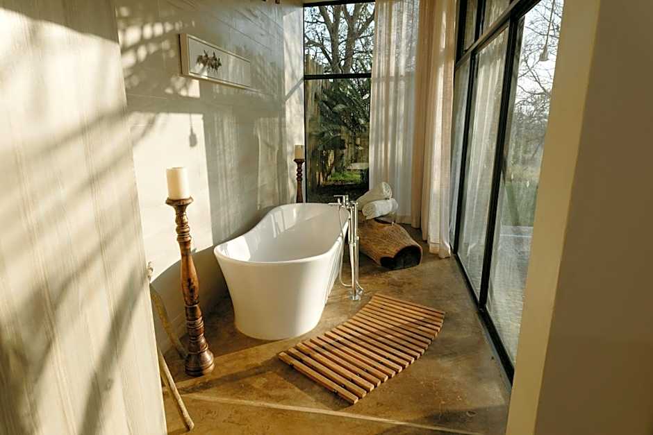 Sensiri Plains Safari Lodge