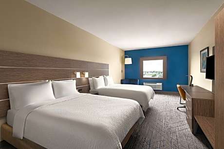 Standard Room with Two Queen Beds - Communications Accessible Tub