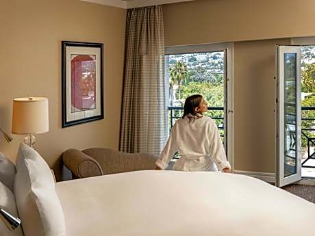 Hollywood King Suite with Hollywood Hills View