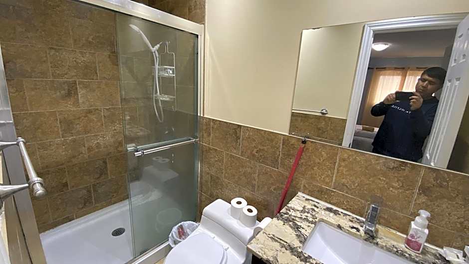 Masterbedroom with Private washroom