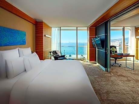 Business Suite Sea