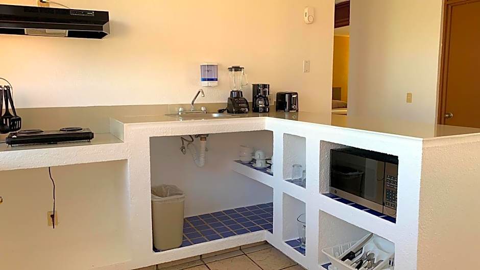 Sunrock Hotel & Suites