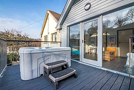 Rock Cottage - 3 Bedroom Holiday Home - Fishguard