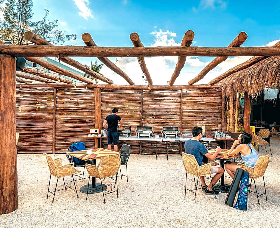 Nilu Cancun Downtown by Selina