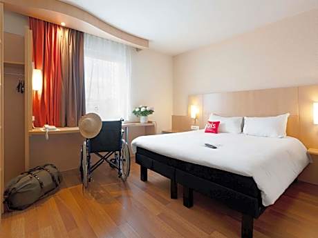 Standard Room with 1 Double Bed
