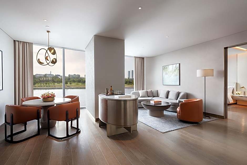 Photo 1 of 7 of Astor 1 King Bed Suite, River View