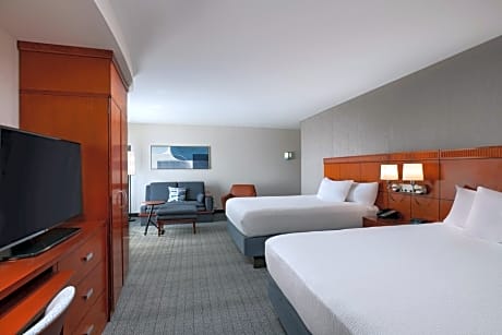 Room, 2 Queen Beds (Mobility/Hearing Accessible, Tub)