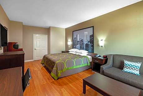 King Room with Roll-In Shower - Mobility/Hearing Accessible - Non-Smoking