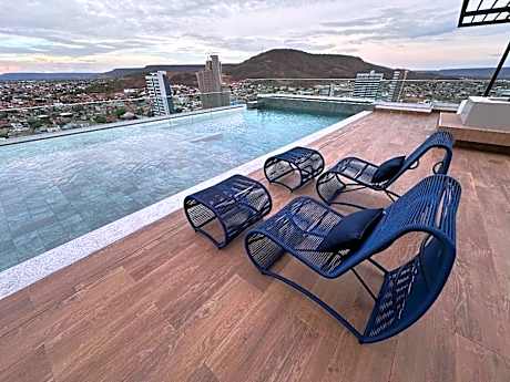 Refúgio Moderno com Vista Panorâmica da Cidade