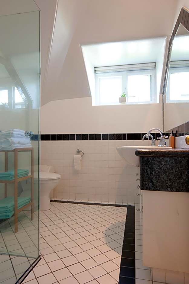 Lowena Cafe and Accommodation