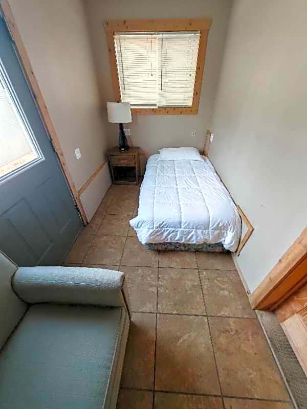 Wagon Wheel Hotel