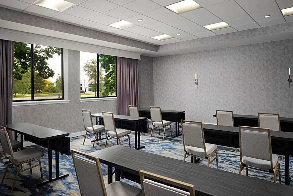 Sheraton Grand Rapids Airport Hotel