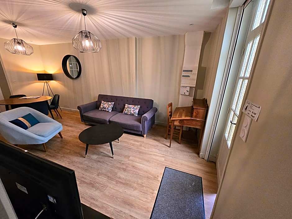 Au Loup Historic Apartments