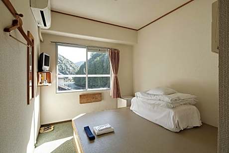 Japanese Style Single Room with Shared Bathroom - Non Smoking