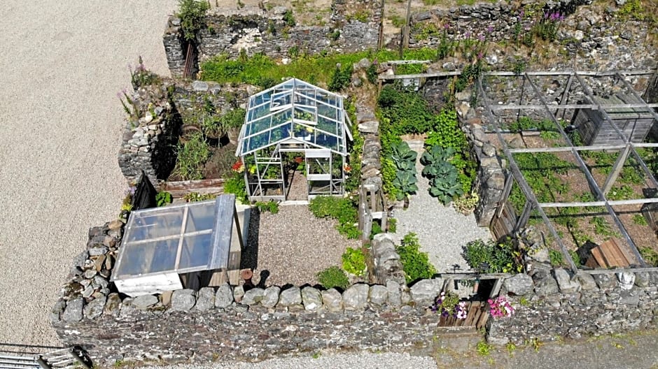 Garrison Farm with Hot Tub