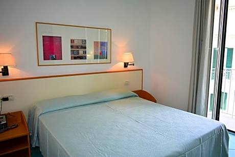 Double Room with Street View