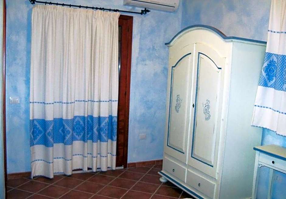 I Mari Di Gallura Suites and Rooms