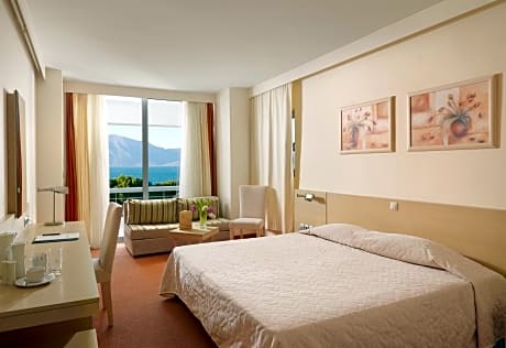 Double Room with Sea View (2 Adults + 1 Child)