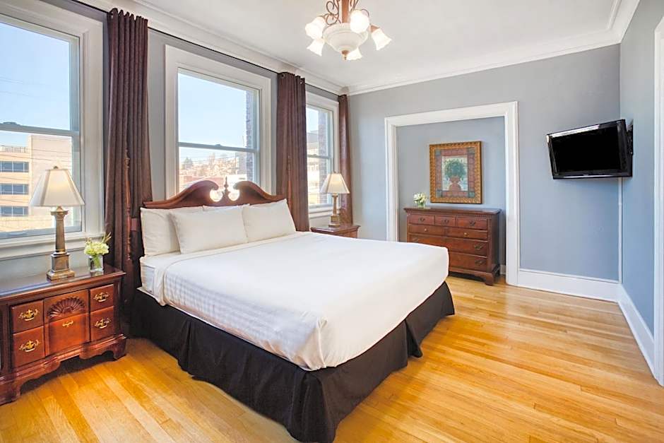 Marqueen Hotel