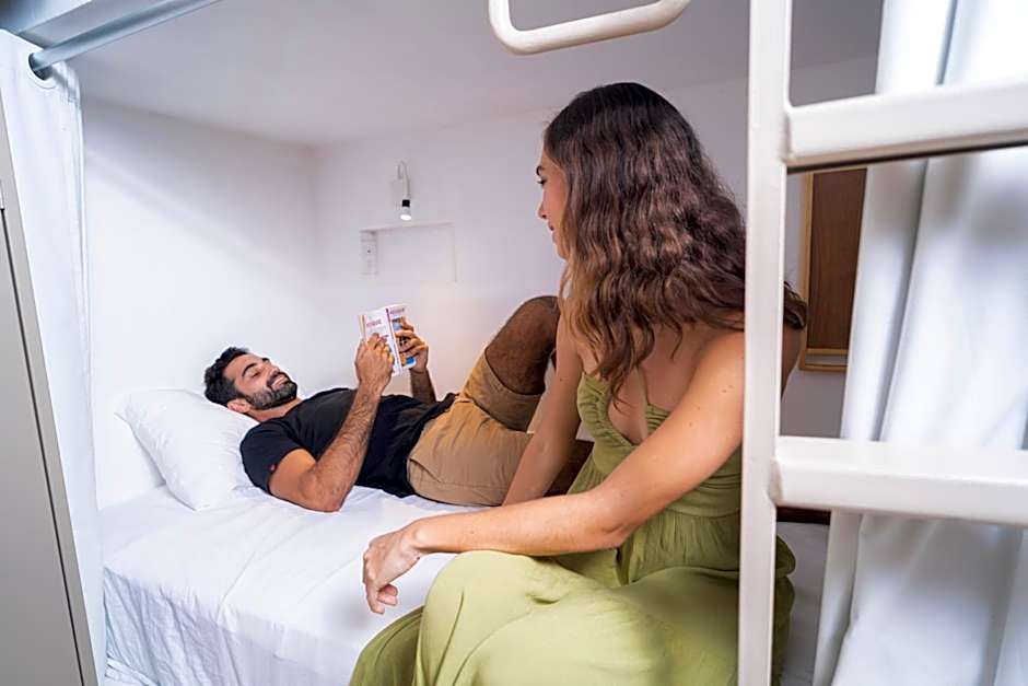 Nomads Party Hotel & Hostel