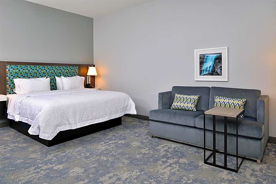 Hampton Inn by Hilton Cedar Falls Downtown