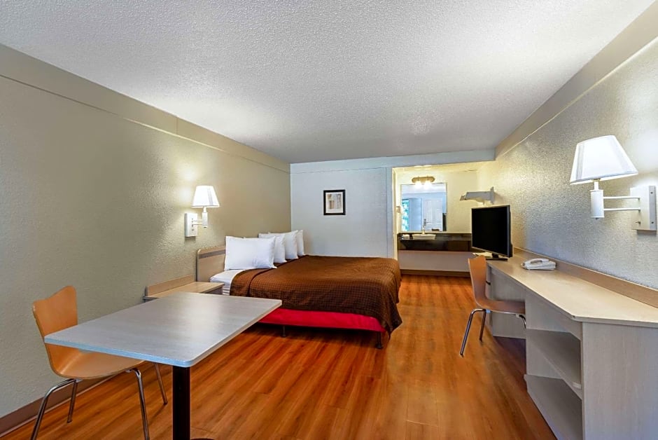 Travelodge by Wyndham Essington / Philadelphia Airport