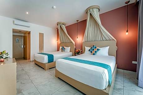 Room - King Bed or 2 Queens Beds