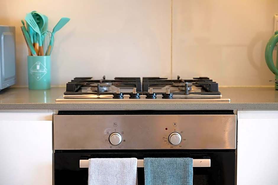 Hugos Seaside Haven E210