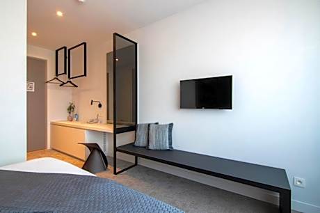 Comfort Queen Room with Balcony