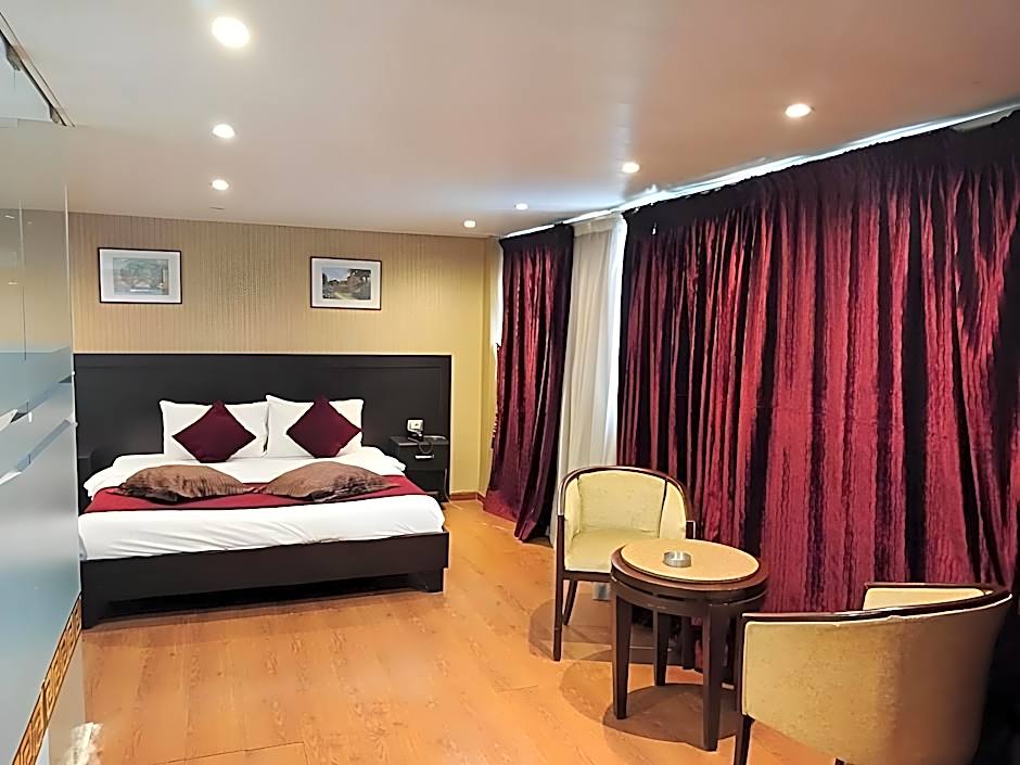 Ceasars Park Hotel
