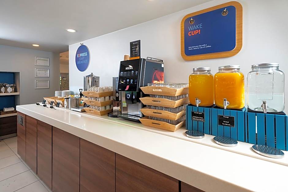 Holiday Inn Express Taunton East By IHG