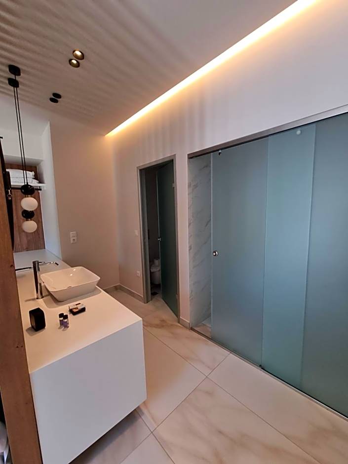 Leonidas Studios & Apartments