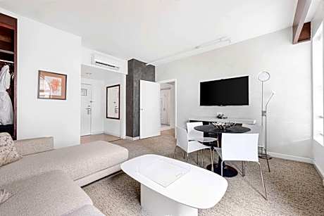 King One-Bedroom Suite, Non-Smoking