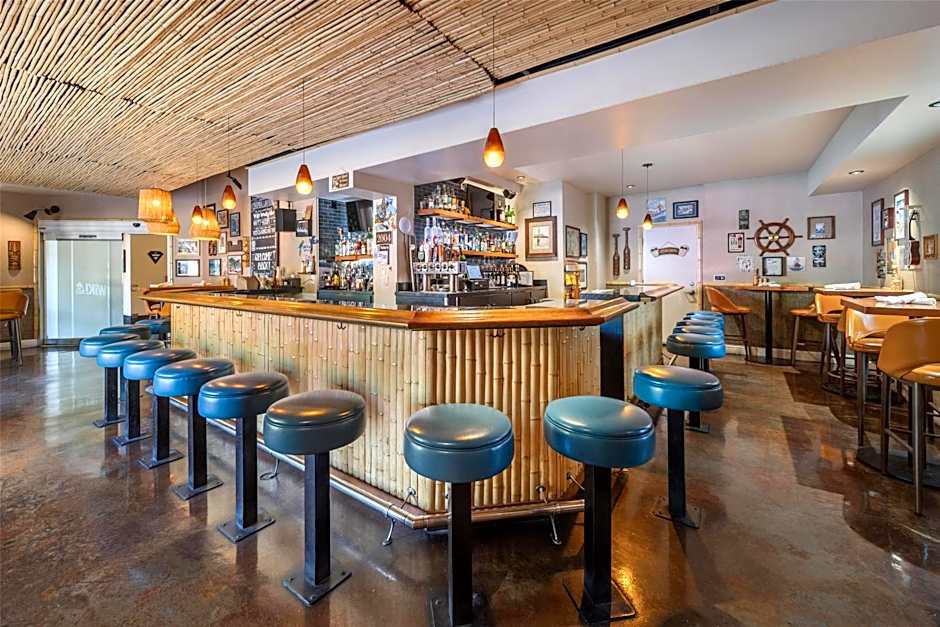 Best Western Plus Palm Court Hotel