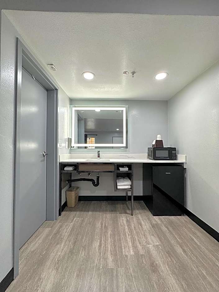 Express Inn & Suites