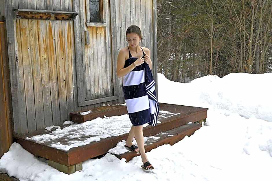 Front RIVER private BEACH 2 HOT TUBS 15 p SAUNA