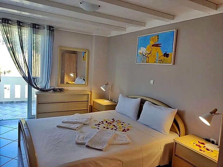 House just on the beach -included 2 canoe and 2 bicycles