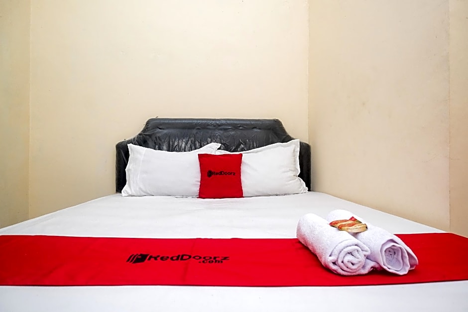 RedDoorz near Plaza Ambarrukmo Yogyakarta