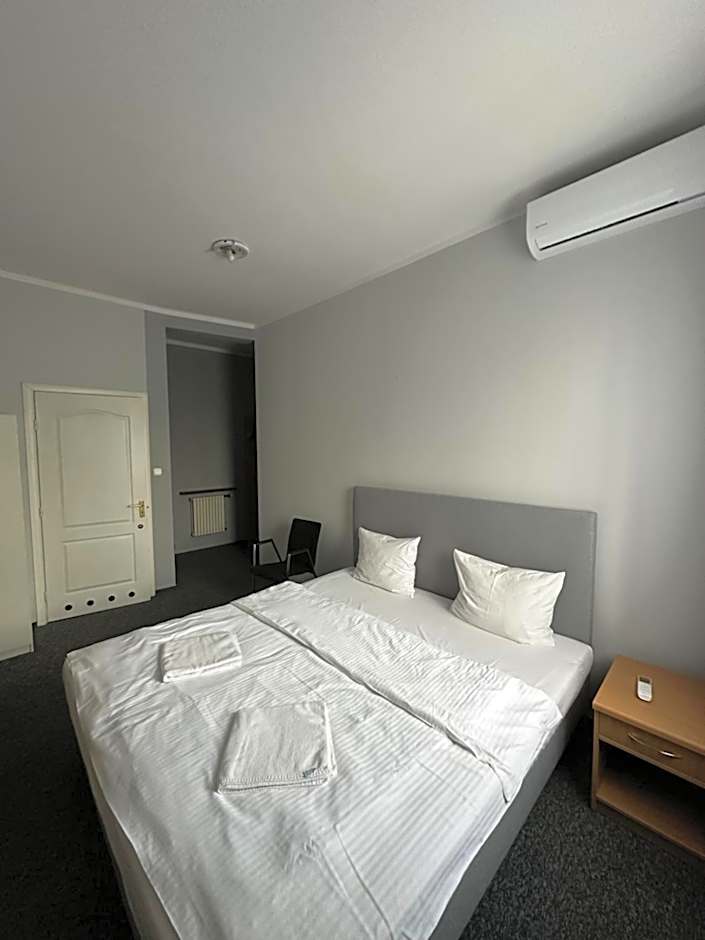 Lezzet PG B&B &TurkishRestaurant