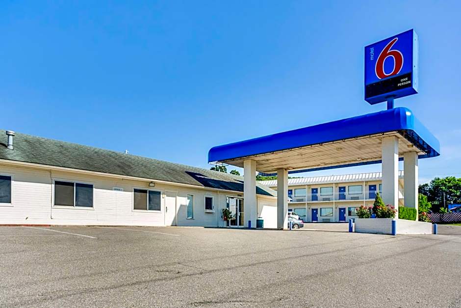 Motel 6 Fayetteville, AR
