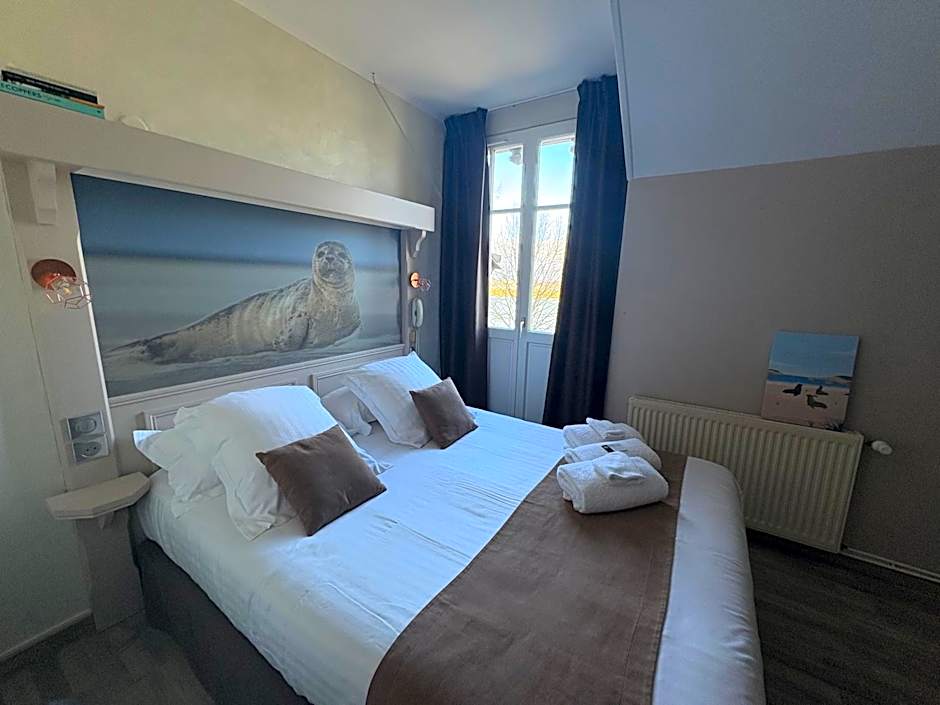 Logis Hôtel- Restaurant Le Relais Guillaume de Normandy-PARKING GRATUIT-Bornes électriques-VUE BAIE TERRASSE-Calme